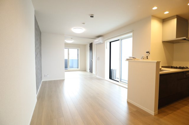 INFINIの居間・リビング