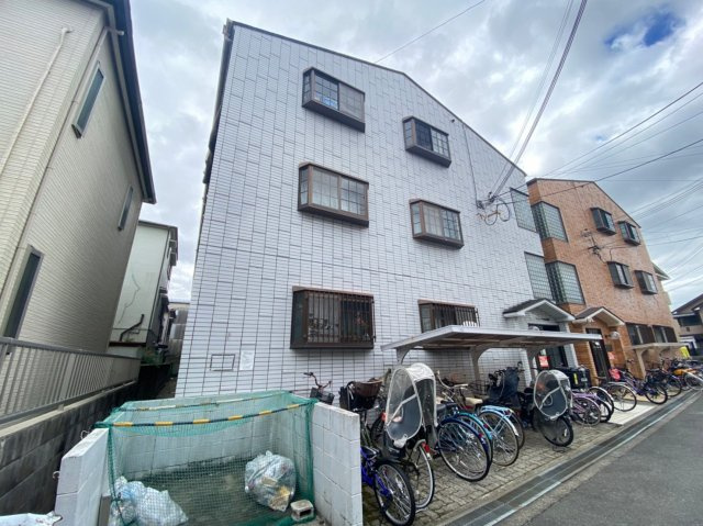 サンハイツ沢良宜西の外観