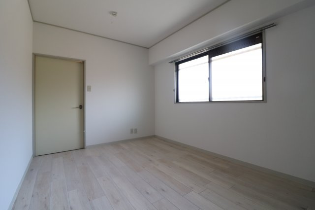 サンハイツ沢良宜西の寝室