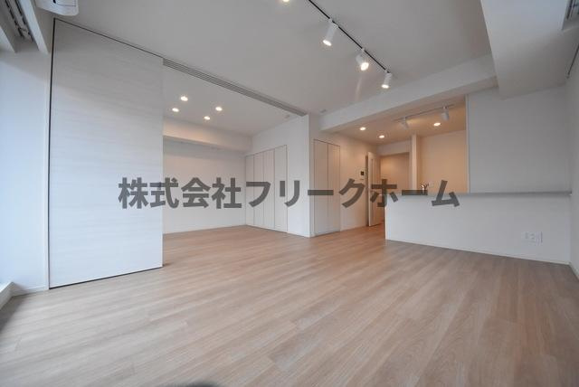 武蔵野市西久保１丁目の賃貸マンションの居間・リビング