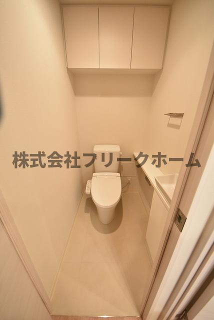 武蔵野市西久保１丁目の賃貸マンションのトイレ