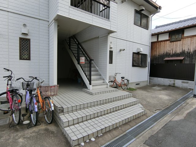 エクセル小西D棟のエントランス