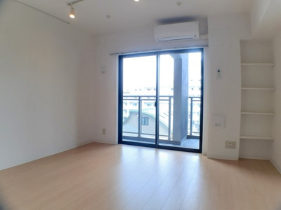 【居間・リビング】 | 新品家具付きマンション市谷薬王寺町8(KaGood東京)