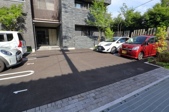 クオレールの駐車場