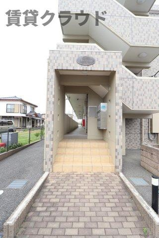 ロシニョルのエントランス|清潔なエントランスです