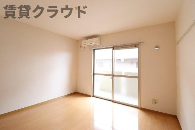 ロシニョルの寝室|開放的な寝室です