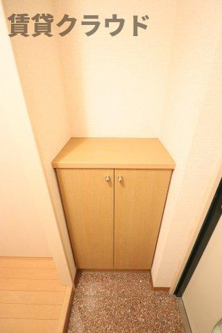 ロシニョルの玄関|シューズボックス