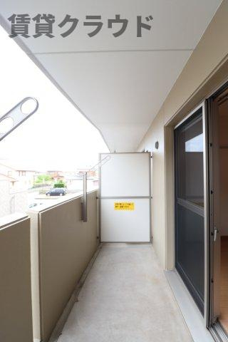 ロシニョルのバルコニー|外からの目が気にならないバルコニーで洗濯物が干せます