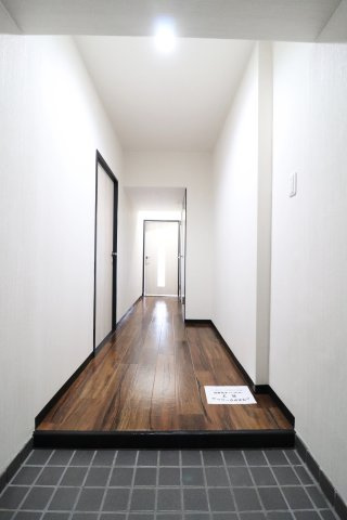 パールマンションの玄関