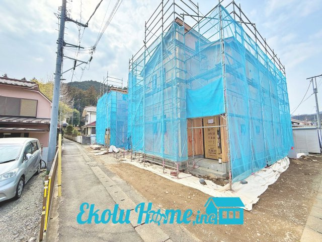 青梅市畑中　全２棟　１号棟の前面道路含む現地写真