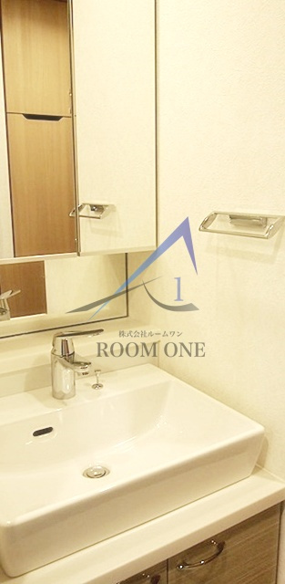 ルーブル東蒲田六番館の洗面所|独立洗面台です。