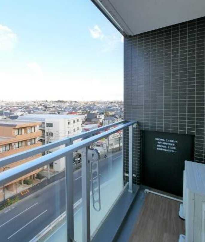 プレミアムキューブ上野毛＃mo　ペット相談　ネット無料　築浅のバルコニー