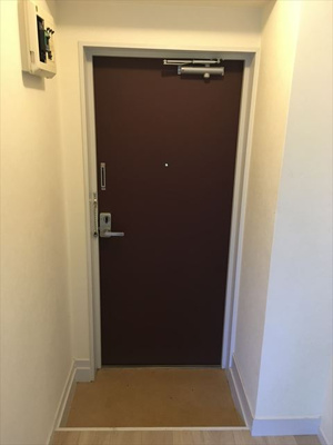 【玄関】 | ホワイトハウス | 月額管理料無料！賃貸管理はアブレイズパートナーズにお任せを！