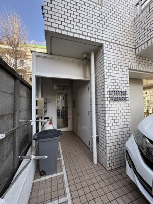 【エントランス】 | ホワイトハウス | 月額管理料無料！賃貸管理はアブレイズパートナーズにお任せを！
