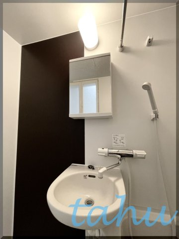 エクラス北千住の洗面所