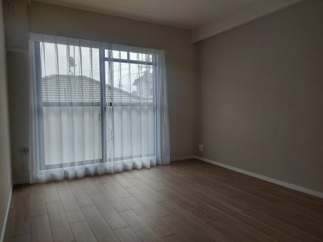 エンゼルハイム宝塚第5の洋室|洋室約6.8帖