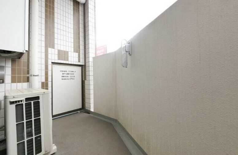 PREMIUM CUBE G 駒沢大学　駅近　ネット無料　ペット相談可のバルコニー