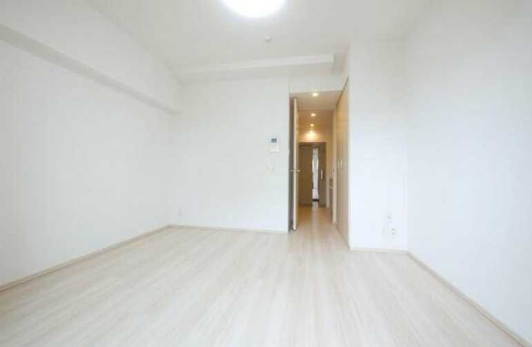 PREMIUM CUBE G 駒沢大学　駅近　ネット無料　ペット相談可の居間・リビング