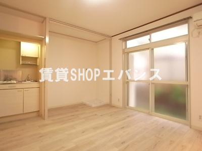 【その他】 | スタディオルイ | 明るい日差しが差し込むお部屋です。