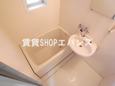 【浴室】 | スタディオルイ | 換気窓が好評で明るいお風呂。