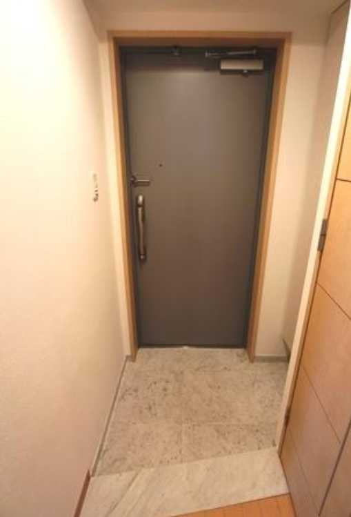 スペーシア三軒茶屋弐番館　駅近　ペット相談可　礼金０の玄関