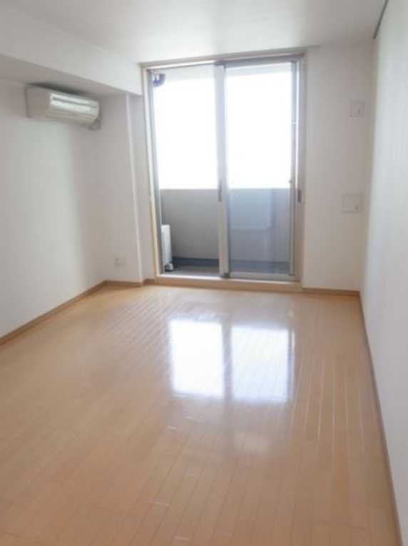 スペーシア三軒茶屋弐番館　駅近　ペット相談可　礼金０の居間・リビング