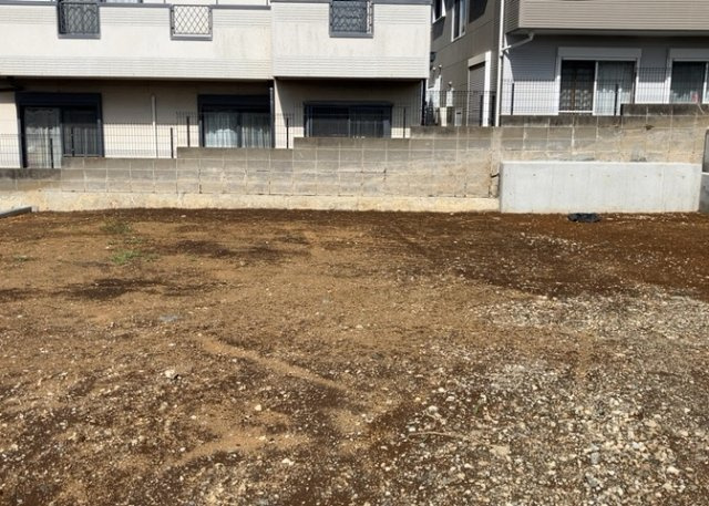 【外観】 | 人が暮らすうえで日光は大切な要素となります。日当たりの良さは譲れないポイントですね。併せて近くに大きな建築物の建築予定がないか、あるいはそれが可能な土地が近くにないか事前に確認することもお勧めします。
