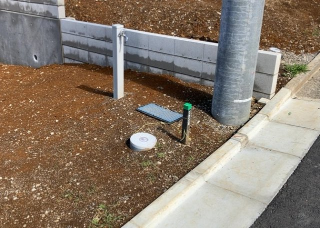 【外観】 | 土地購入を検討されている場合、境界杭がない状態で購入してしまうと境界確定測量をする必要があり、費用がかかります。購入の前に、売主、隣土地所有者立ち合いのもと境界を確定し境界杭を設置するのがベストです。