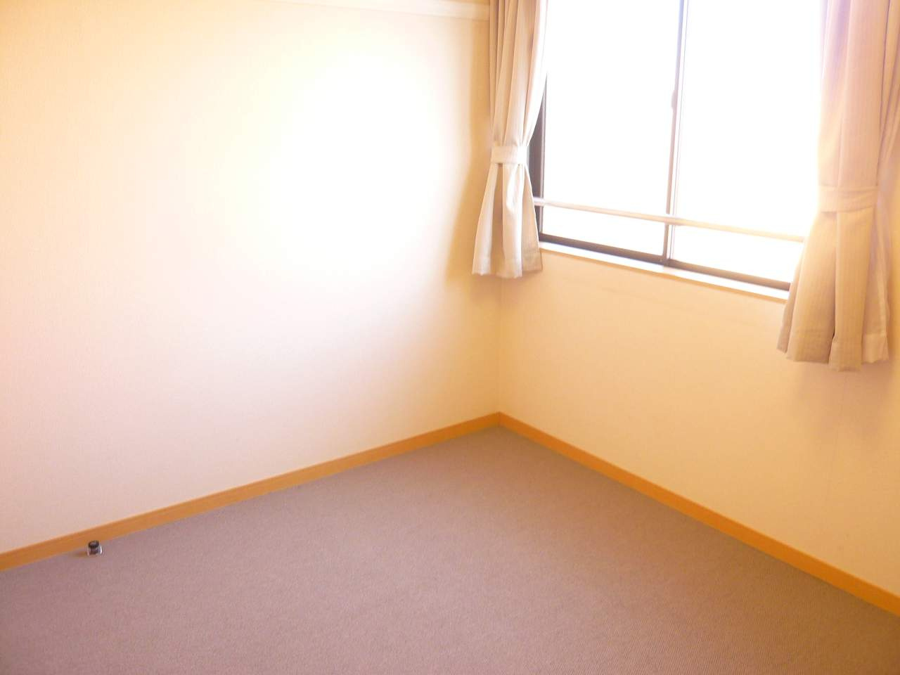 レオパレスフェリーチェ南新木の寝室