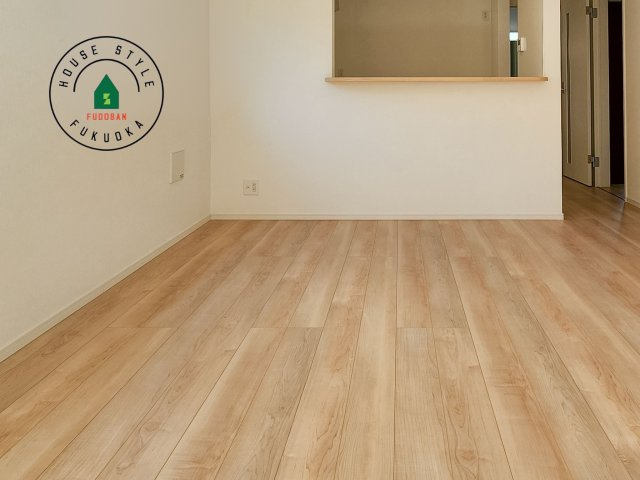 糟屋郡篠栗町田中3丁目第3-2棟（1号棟）の洋室|キッチンからリビングをしっかり確認できます。家族の笑顔があふれる空間になりそうですね。※家具はCGを合成したものです。