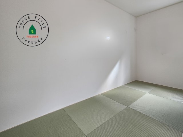 糟屋郡篠栗町田中3丁目第3-2棟（1号棟）の内観：施工例|和室を上手に活用すると暮らし方の幅が広がります。例えば普段は開け放して、子供の小さいうちはお昼寝や遊びのスペースに。畳はソフトなので転んでもケガをしにくく安心です