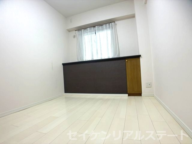 ライオンズマンション古淵第２　５階部分の洋室|白を基調とした、清潔感あふれる落ち着いた雰囲気の洋室です