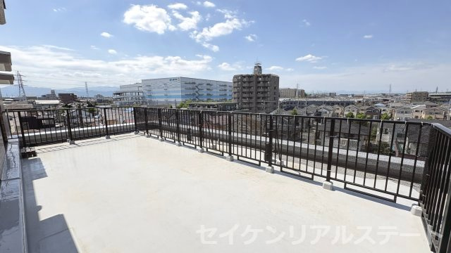 ライオンズマンション古淵第２　５階部分のバルコニー|上階に住戸がないため、上からの生活音を気にせずお過ごしいただけます