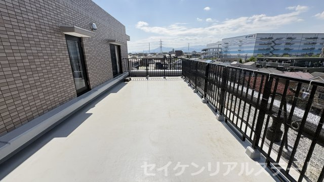 ライオンズマンション古淵第２　５階部分のバルコニー|上階に住戸がないため、上からの生活音を気にせずお過ごしいただけます