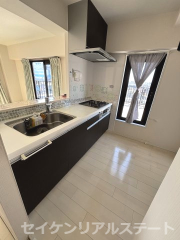 ライオンズマンション古淵第２　５階部分の居間・リビング|約12.3帖使いやすいリビングです