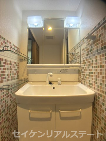 ライオンズマンション古淵第２　５階部分のキッチン|リビングが見渡せる対面キッチンです