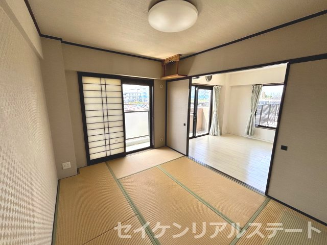 ライオンズマンション古淵第２　５階部分の独立洗面台|使いやすいLIXIL製三面鏡付き洗面化粧台です