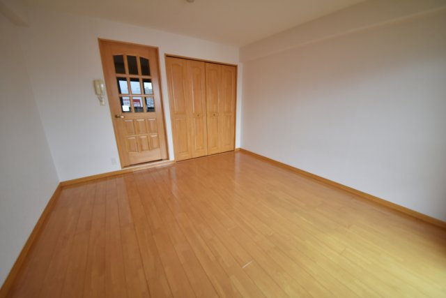 est brick kokusai dai maeの居間・リビング