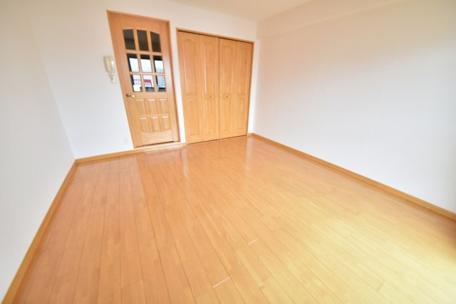 est brick kokusai dai maeの居間・リビング