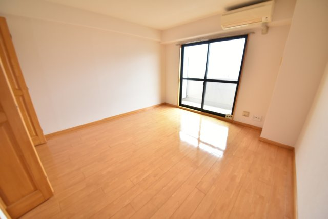 est brick kokusai dai maeの居間・リビング