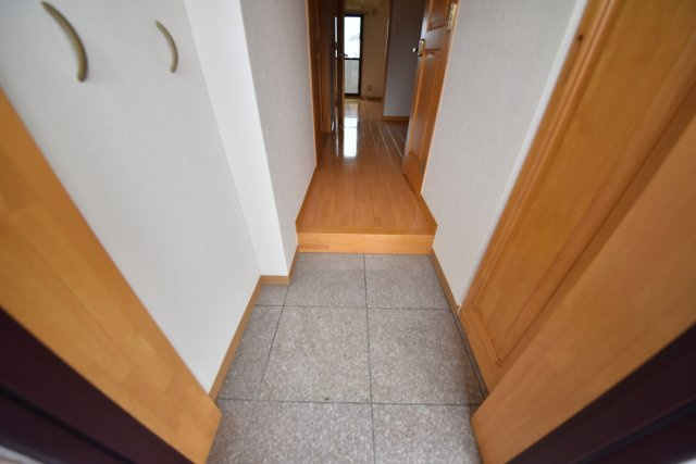 est brick kokusai dai maeの玄関