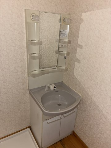 est brick kokusai dai maeの独立洗面台