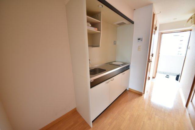 est brick kokusai dai maeの内装