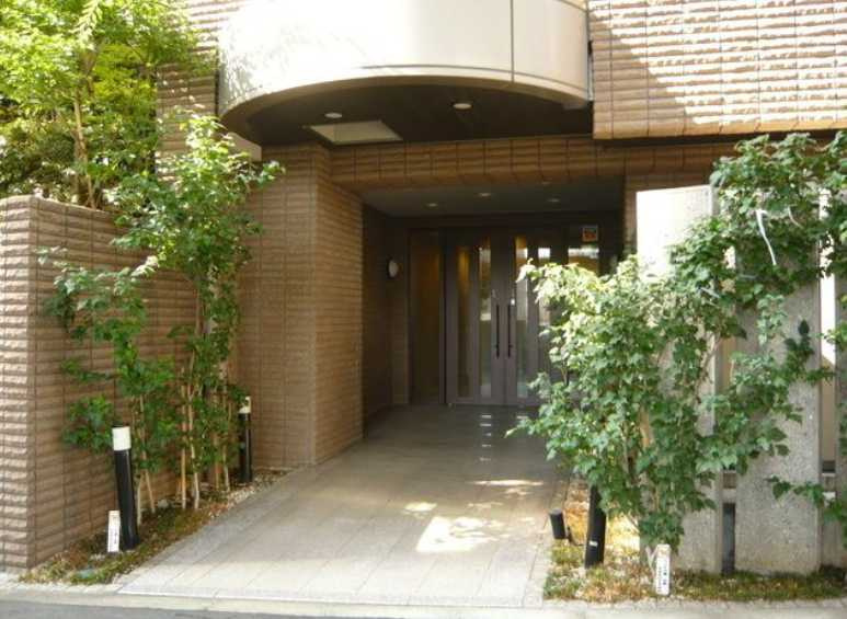 ソリッド大橋　駅近　角部屋　オートロックのエントランス