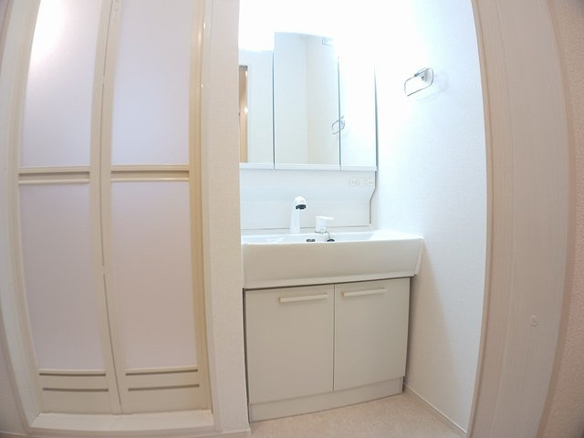 アルカンシエル・ベルⅡの洗面所|明るい洗面所です