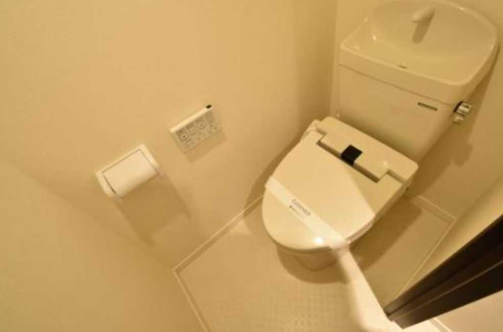 ウェルスクエアイズム三軒茶屋SOUTH　敷金0　ネット無料　オートロックのトイレ