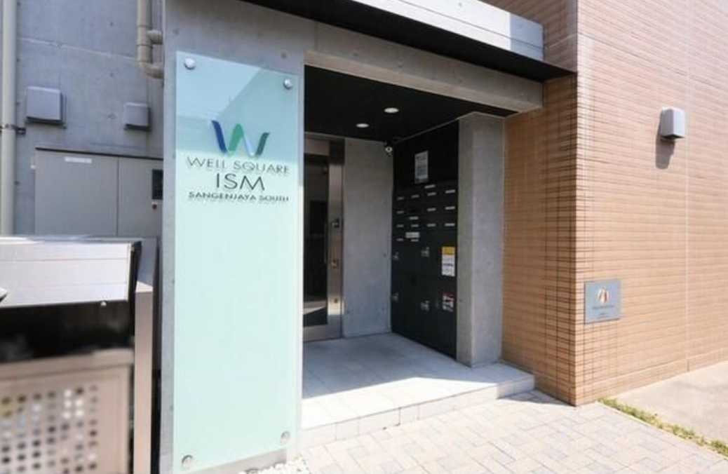 ウェルスクエアイズム三軒茶屋SOUTH　敷金0　ネット無料　オートロックのエントランス