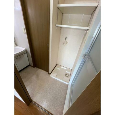 【設備】 | アーサクラスト海老澤 | 洗濯機置き場です