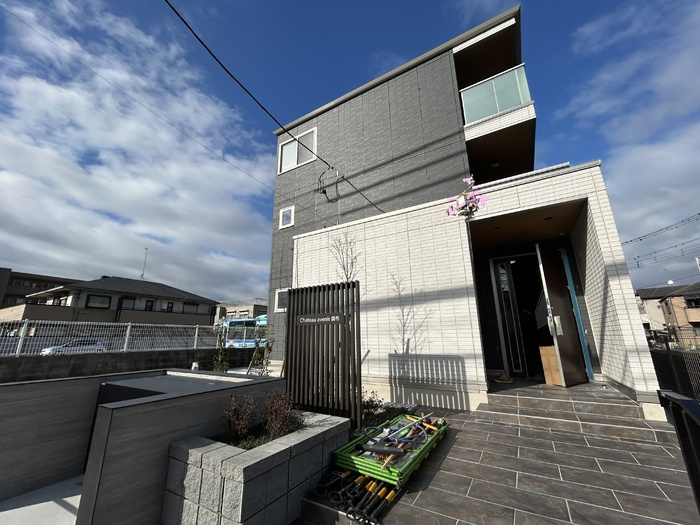 調布市国領町５丁目のアパートの外観