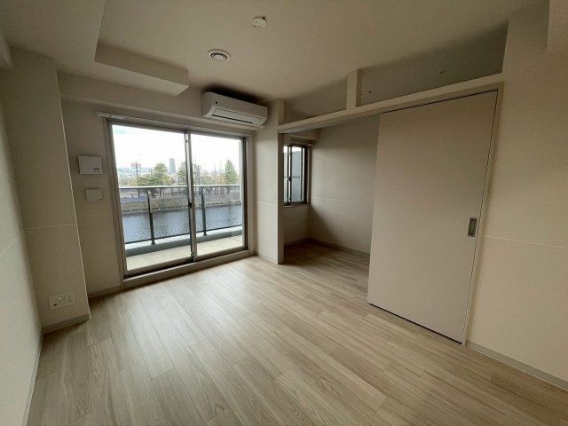 Alivis Shimo-Shinjo SoL TERRACEの居間・リビング